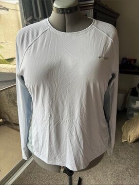 Columbia Women's Long-Sleeve Performance Tee in White and Light Blue